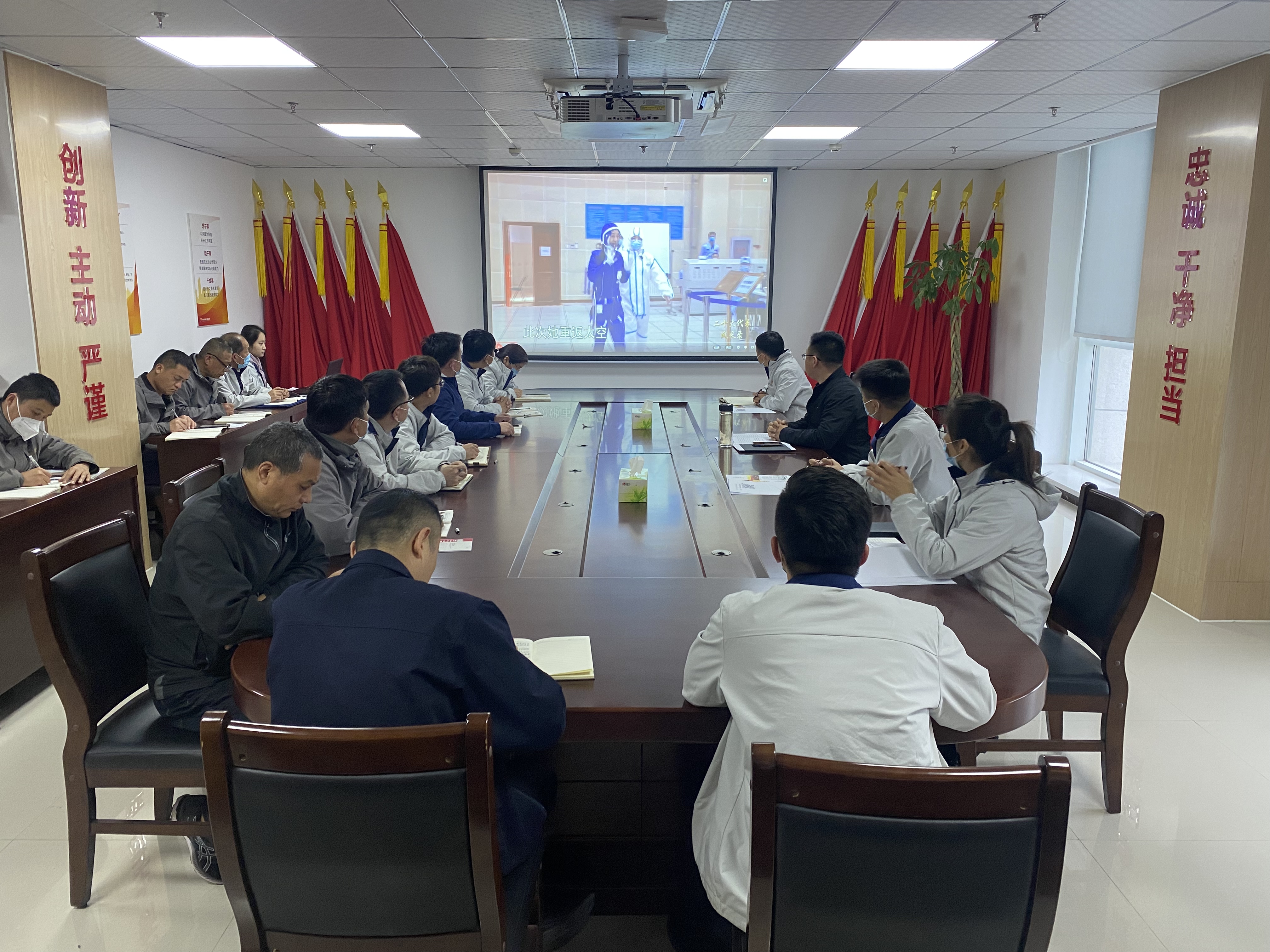 5b7bd5d30815c41185b214402c8a415.jpg 5b7bd5d30815c41185b214402c8a415.jpg